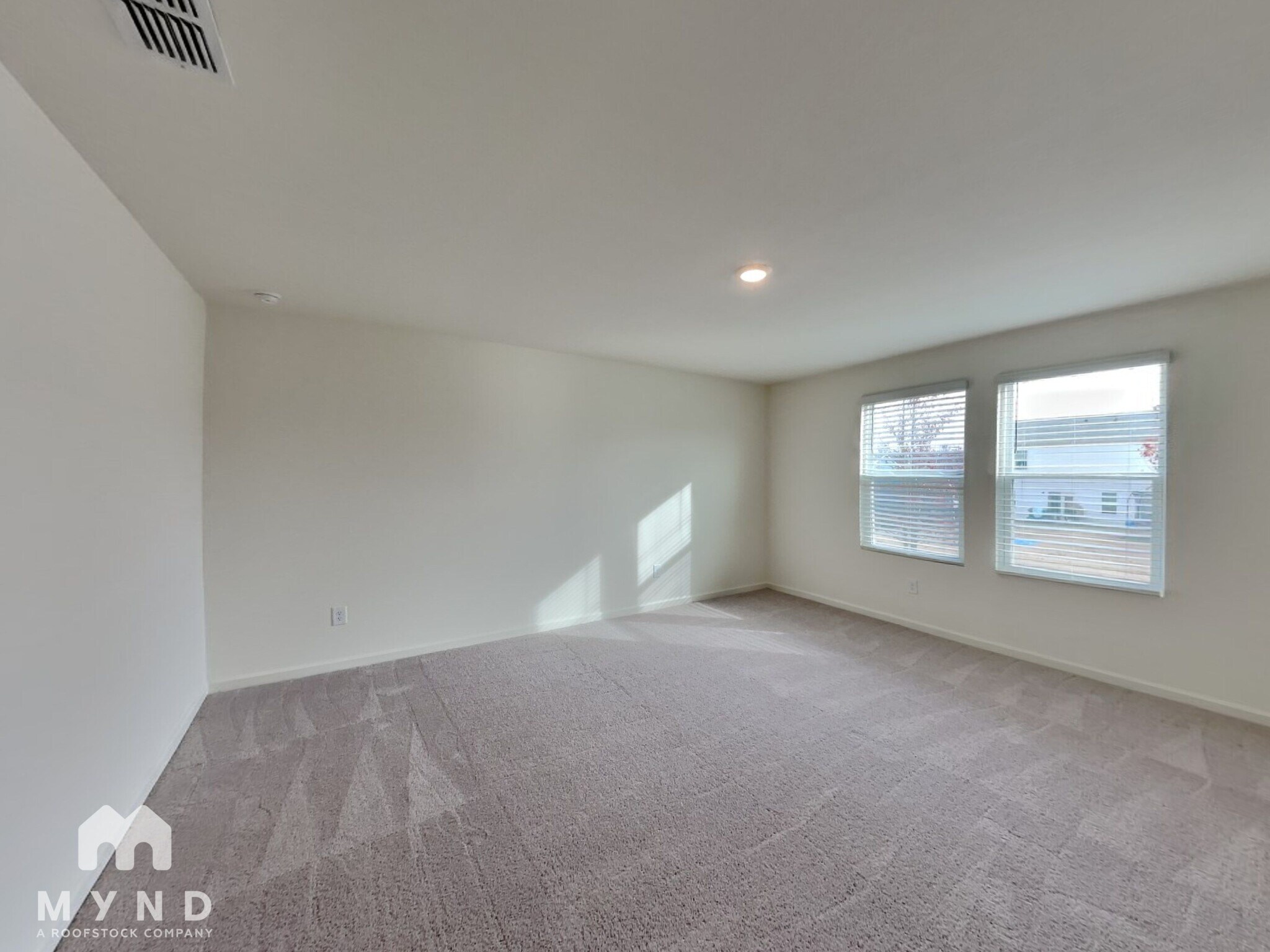 Building Photo - 424 Cottontail Ln