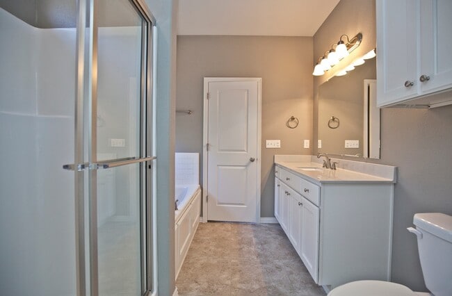 Building Photo - 3858 Williams Cove