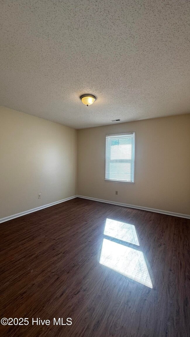 Building Photo - 218 Cedar Crk Dr
