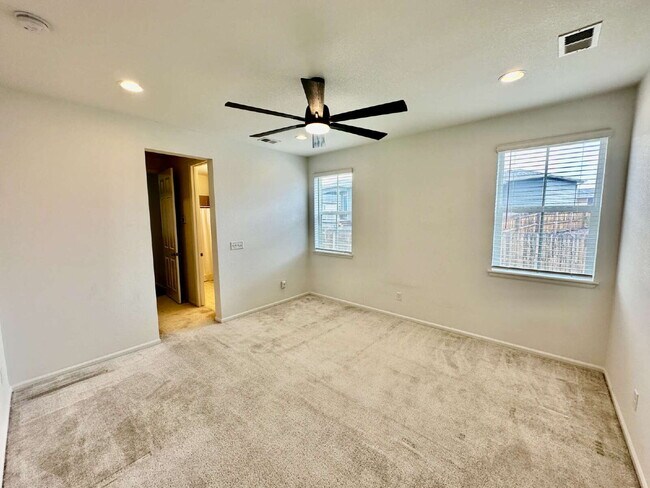 Building Photo - "Charming 4-Bedroom Castle Rock Home with Spacious Living!"