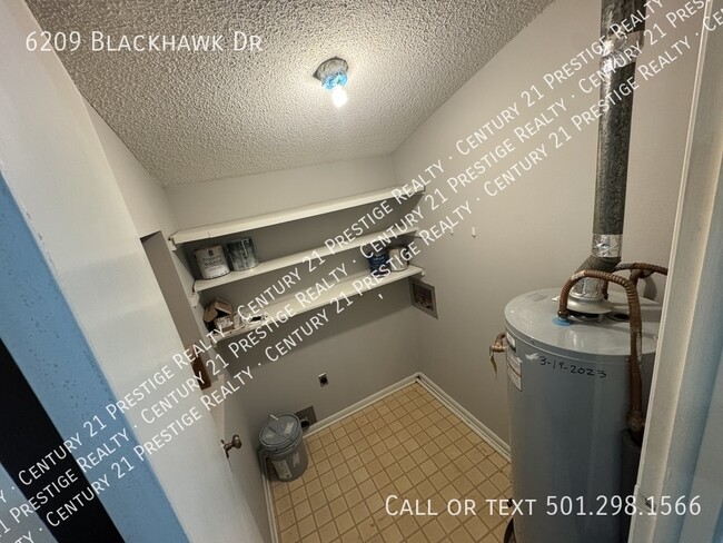 Building Photo - 6209 Blackhawk Dr