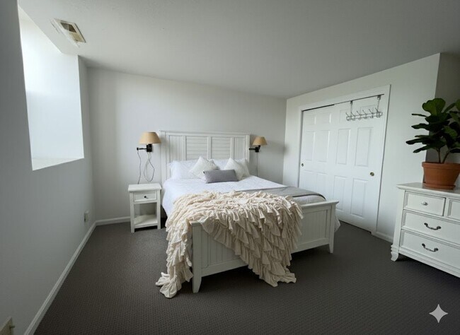 Building Photo - 34 Newhall St