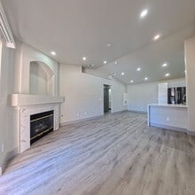 Building Photo - Stylish 1 Bed Condo in Gated Opulence – 15 Min to the Strip!