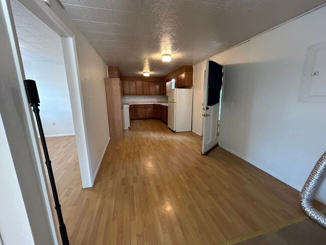 Building Photo - Large 2 Bed 1 Bath House with Fenced Yard and Washer Dryer Hookups