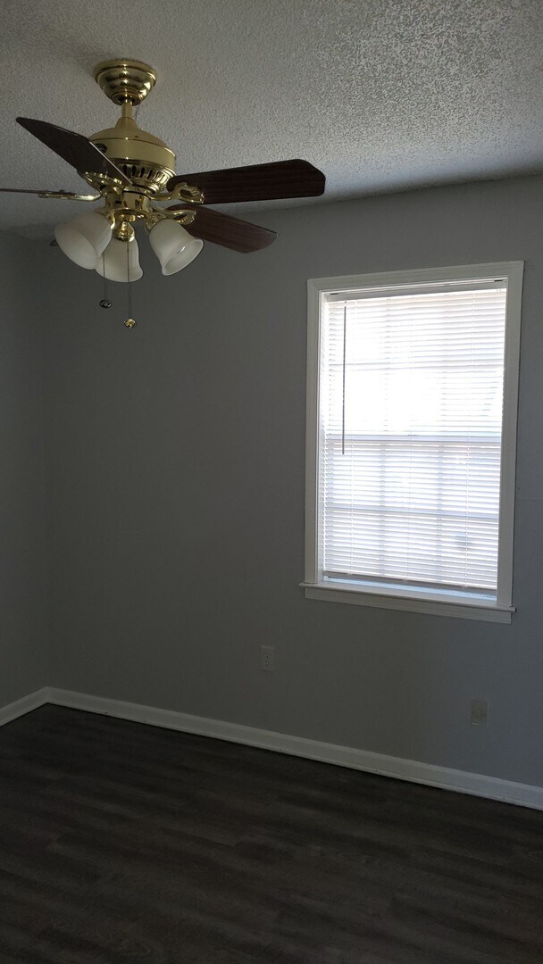 Building Photo - 4 Success Realty is now offering this 3 be...