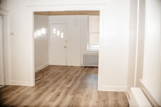 Building Photo - 204 E High St