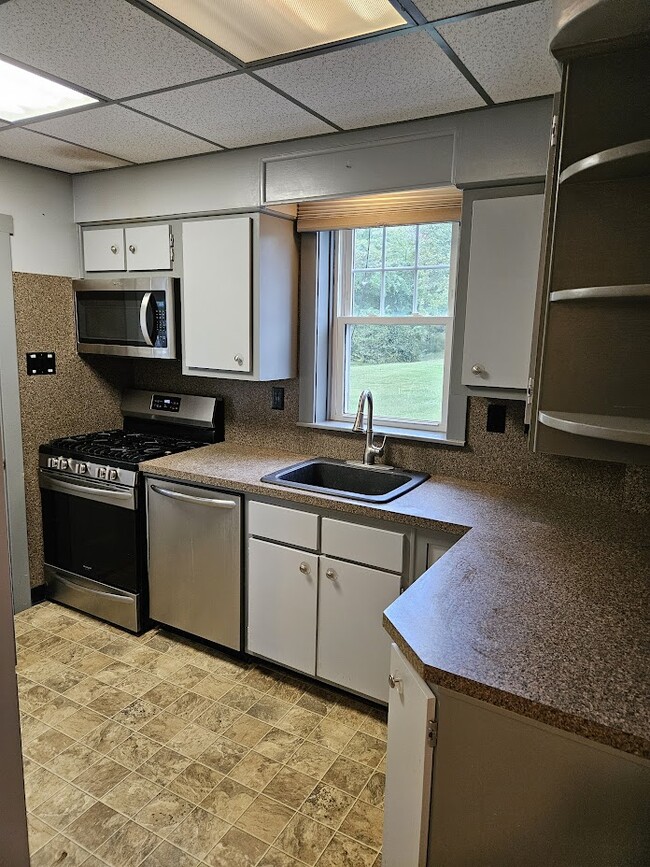 Kitchen - 4 Princeton Ave