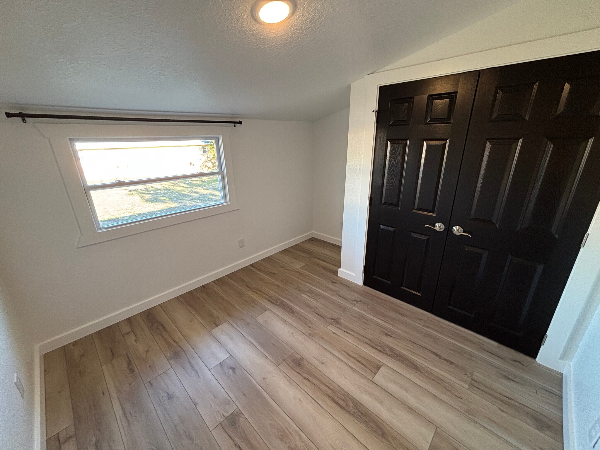 Building Photo - 150 S Nekoma Ave