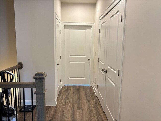 Building Photo - 7866 Laurel Crest Dr