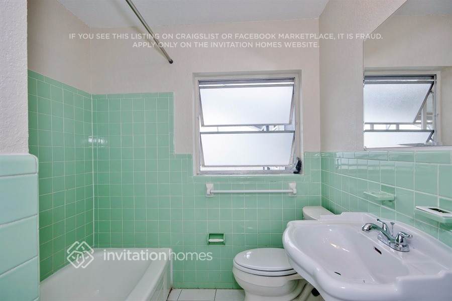 Building Photo - 3253 Little Sound Dr