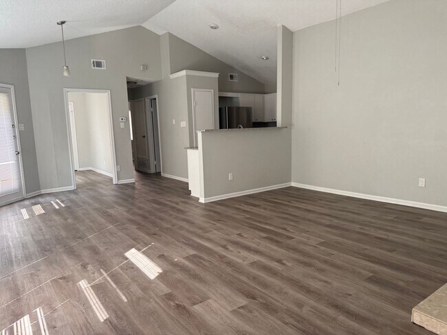 Building Photo - Charming 3-Bed, 2-Bath Home in Lewisville ...