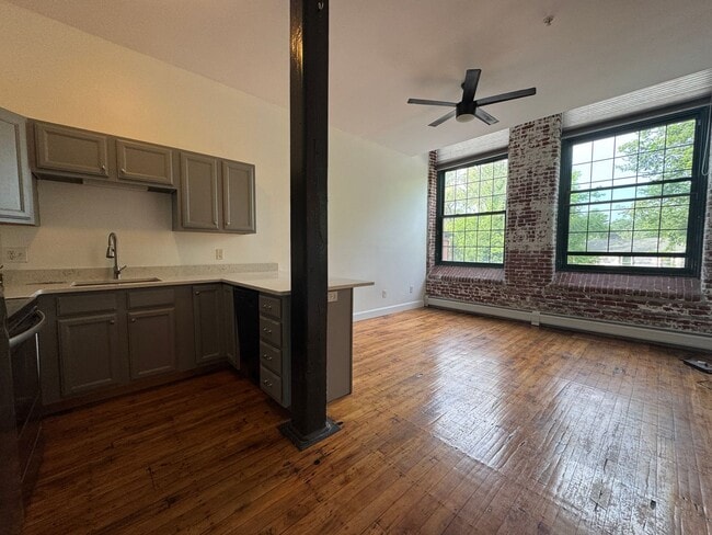 Building Photo - Westbrook 1BD/1BA Condo at Riverfront Loft...