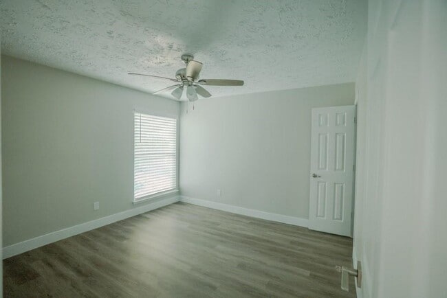 Building Photo - 3411 Hollandale Dr