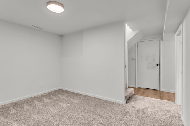 Building Photo - 3112 SW Grand Ct