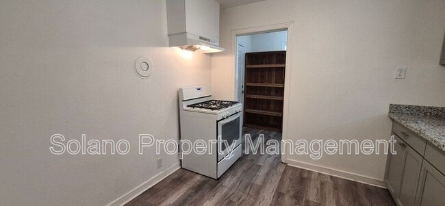 Building Photo - 460 N Washington St