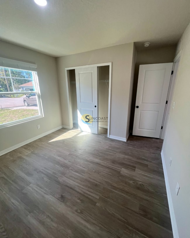 Building Photo - Three Bedroom w/ Washer & Dryer in Seminol...