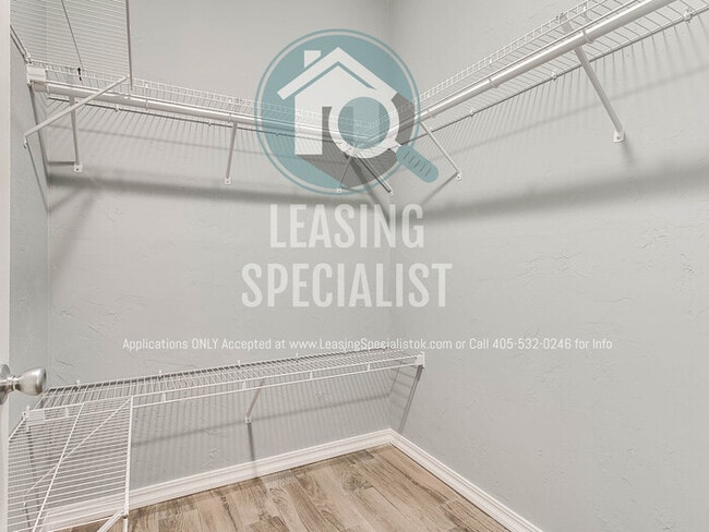 Building Photo - Central Norman 4 Bed 3 Bath House PRE-LEAS...