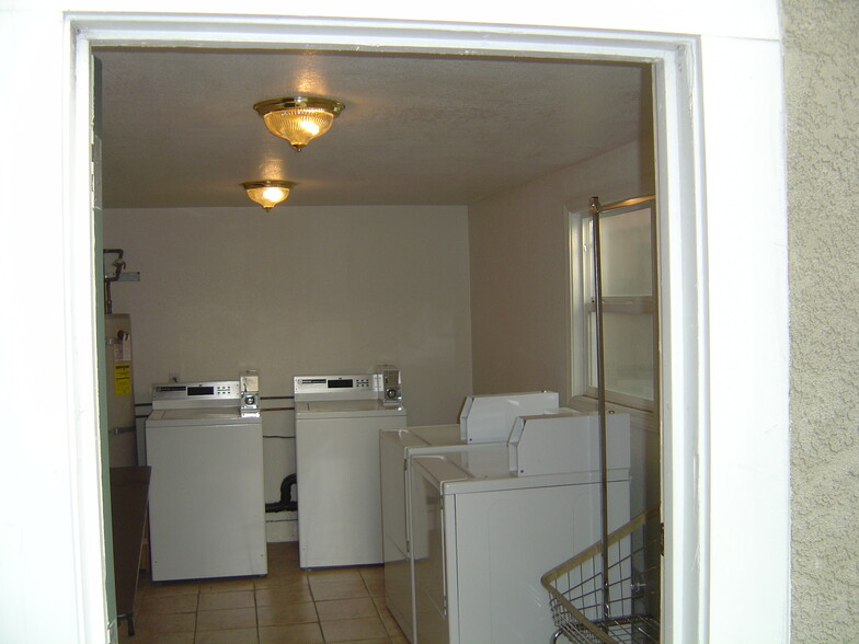 Building Photo - 1096 Aileen St