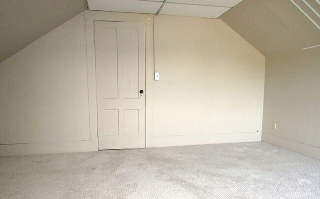 Building Photo - 12 Lindell Ave