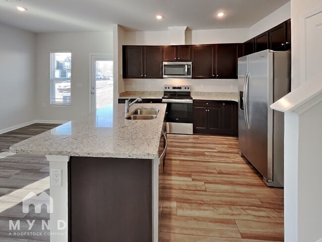 Building Photo - 807 McKenzie Pk Ter