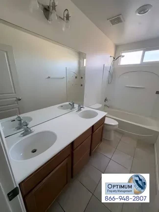 Building Photo - Beautiful 4-bedroom, 3-bathroom two-story home located in a desirable HOA community