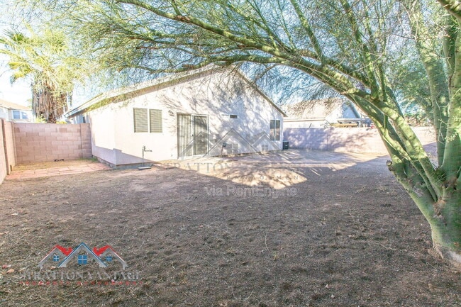 Building Photo - 2701 W Jasper Ave