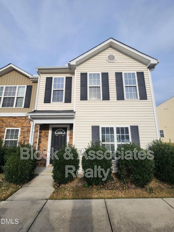 Building Photo - 2010 Grassy Banks Drive