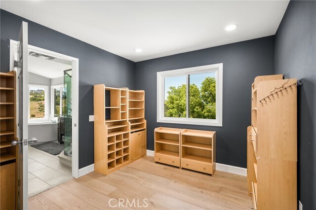Building Photo - 7686 E Big Canyon Dr