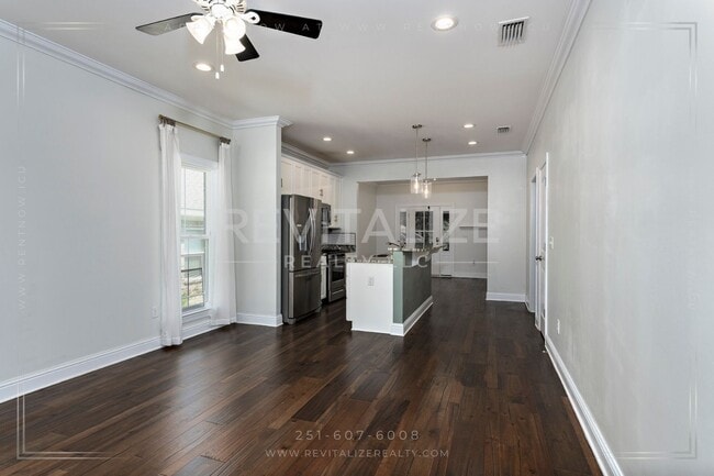Building Photo - Modern Comfort Meets Luxury Living in Mobile