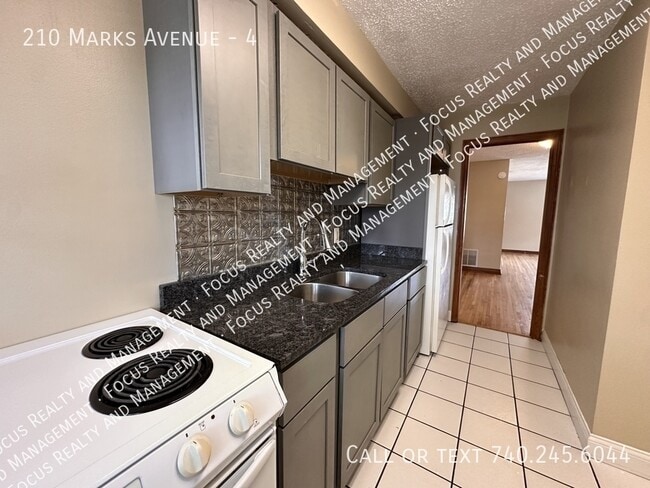 Building Photo - 210 Marks Ave