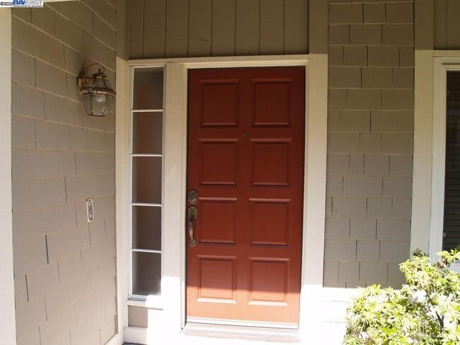 Building Photo - 647 Doral Dr
