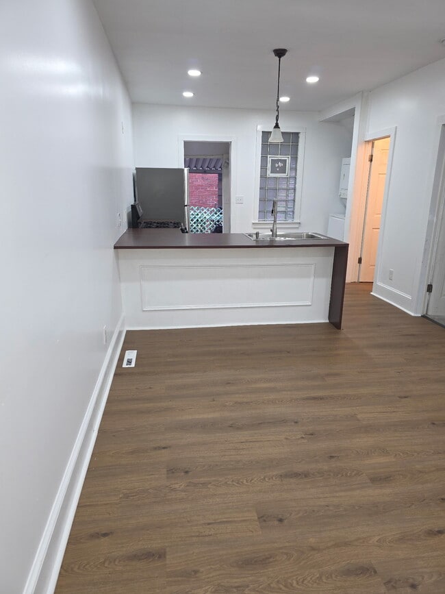 Building Photo - 300 W Burnham St