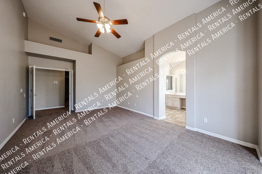 Building Photo - 13874 W Wilshire Dr