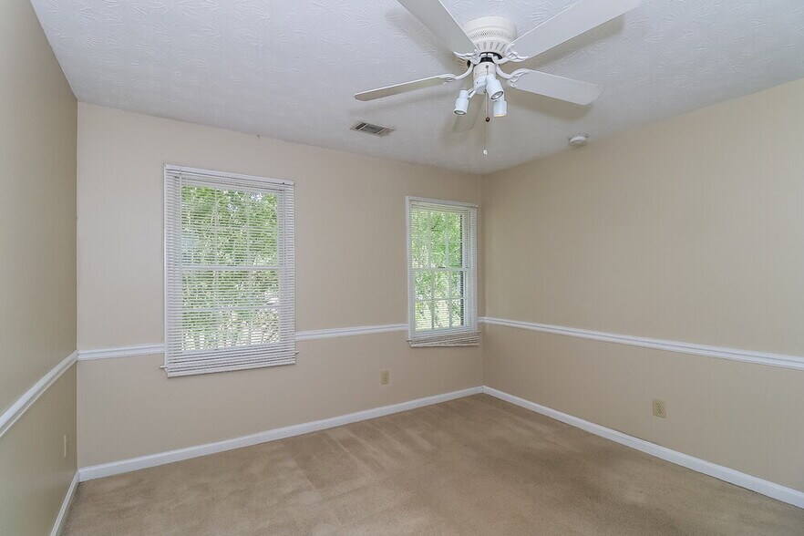 Building Photo - 2885 Summit View Ct