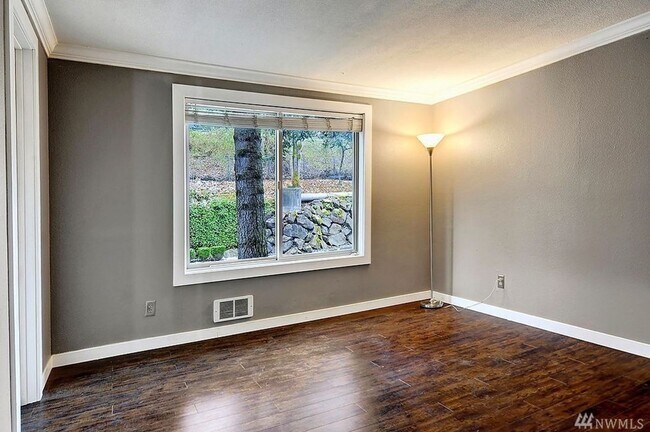 Building Photo - 1 Bed 1 Bath Condo Issaquah Sammamish Bluffs