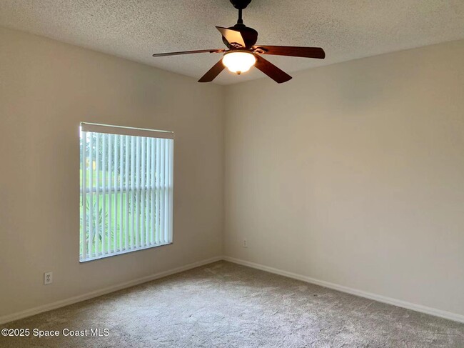Building Photo - 1475 Knoll Ridge Dr