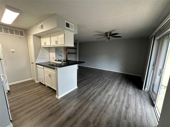 Building Photo - 250 El Dorado Blvd