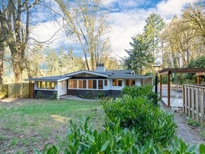 Building Photo - Beautiful 3br/2bth - SW Portland