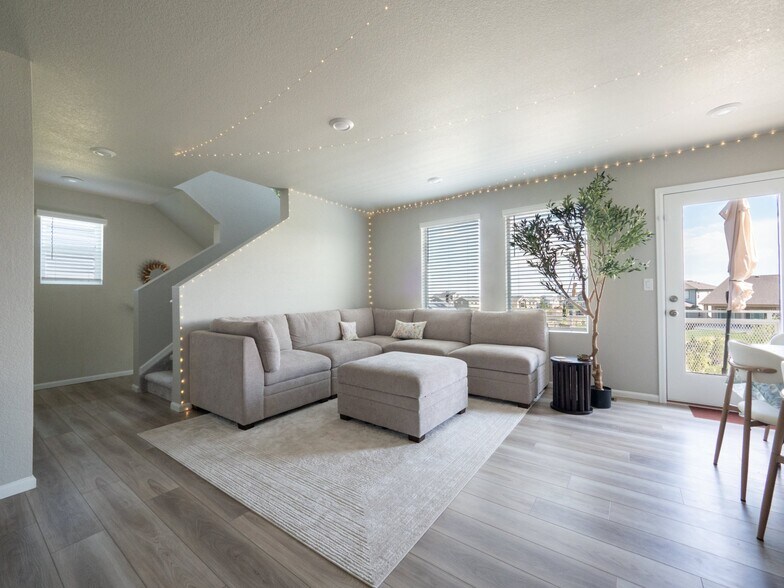 Building Photo - 9460 Oro City Loop
