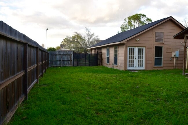 Building Photo - 15511 Scenic Haven Dr