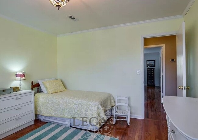 Building Photo - 1101C Biltmore Dr