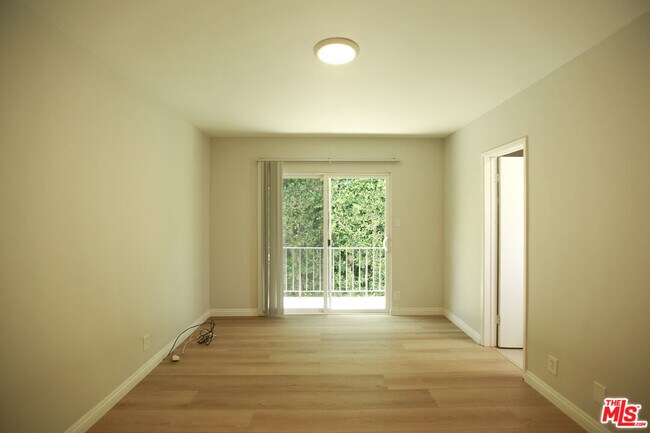 Building Photo - 1323 Ridgeley Dr