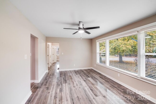 Building Photo - 2301 Shamrock Dr