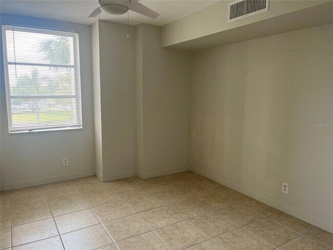 Building Photo - 10355 Paradise Blvd