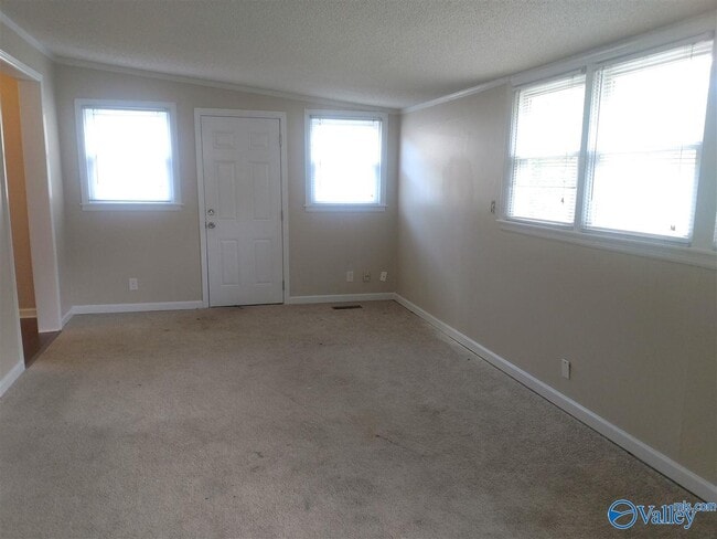 Building Photo - 2035 Vanderbilt Dr SW