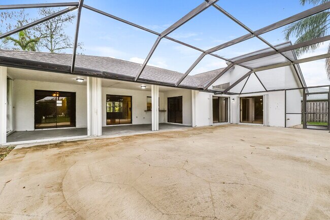 Building Photo - 14465 Larkspur Ln