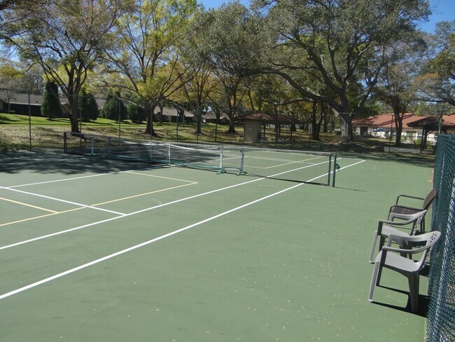 Building Photo - 2/2 condo in Dunedin - 55+ community