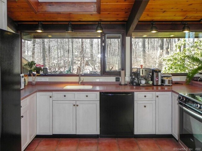 Building Photo - 361 Mill Rd