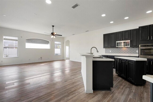 Building Photo - 6121 46th Ln E