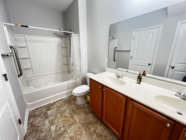 Building Photo - Beautiful 4 Bedroom, 3.5 Bath, Town Home at Tuscany is Available Now!